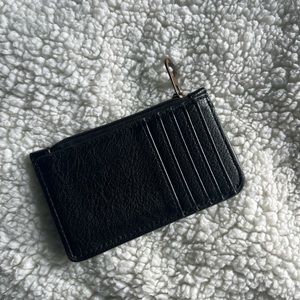 Black wallet with 5 card slots